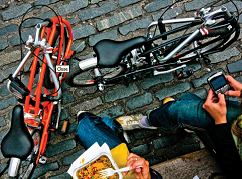eating and texting with the Bigfish folding bike